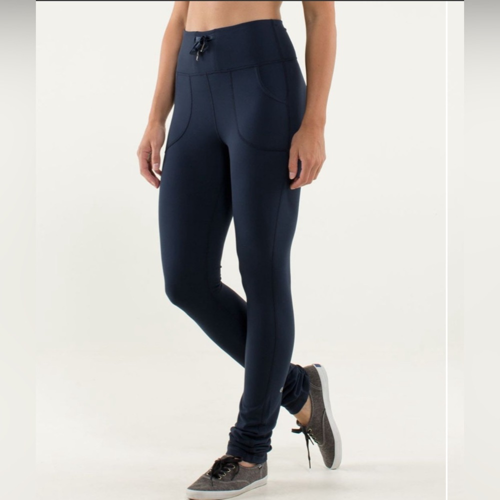 Lululemon Skinny Will pant in navy blue inkwell